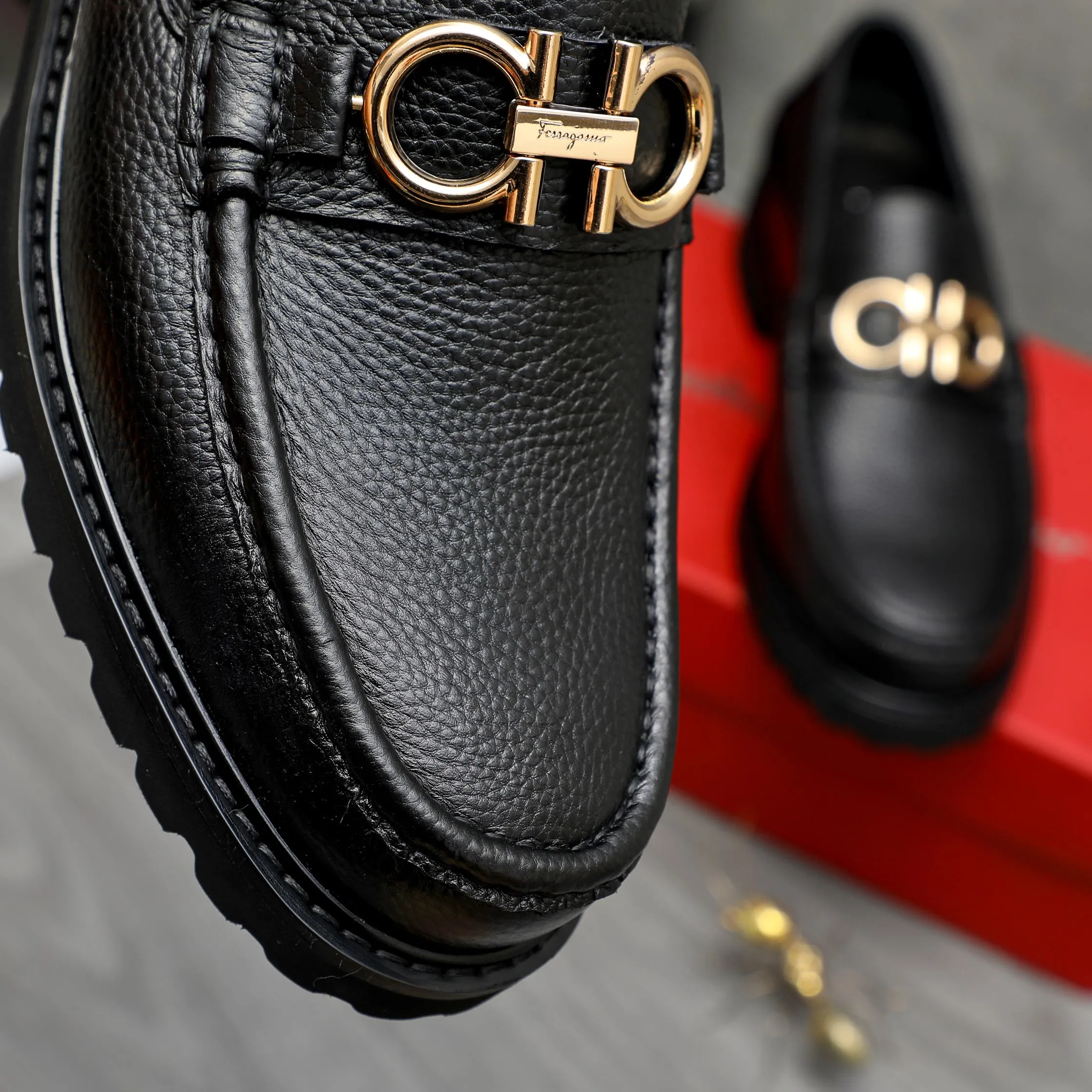 Men's shoes 💰442 Product trademark: Ferragamo "Ferragamo" business formal leather shoes Regular size: 38-46 (45.46 is custom-made and non-returnable) Product materials: Selected small pebbled cowhide upper, cowhide lining, non-slip rubber outsole
